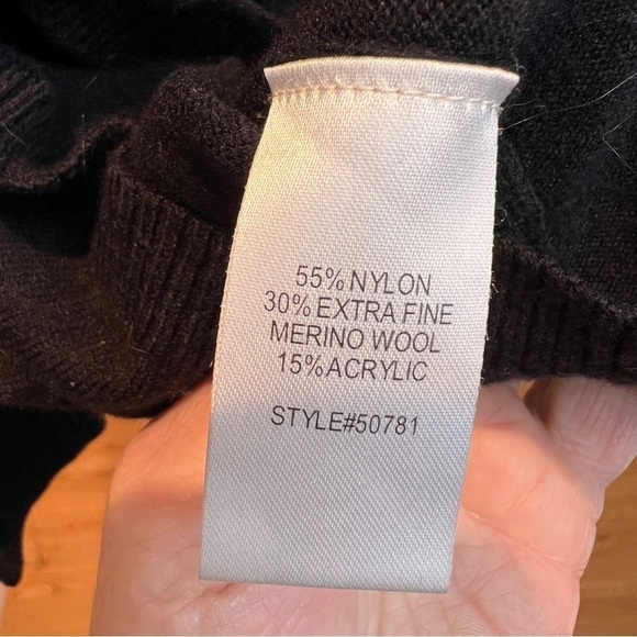 TRAVELSMITH Turtleneck Sweater. Lightweight travel ready easy care.Size 2X.Black - Picture 6 of 7